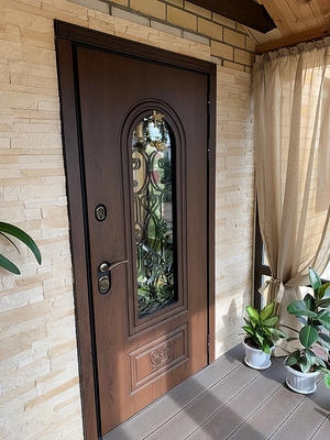 Дверь в частном доме