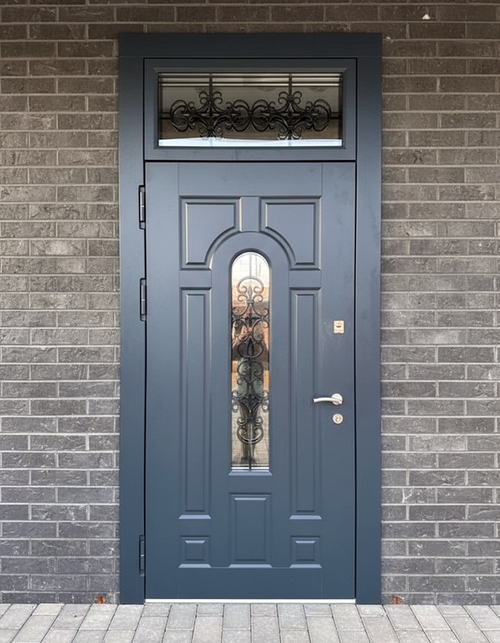 С фрамугой и ковкой С фрамугой и ковкой